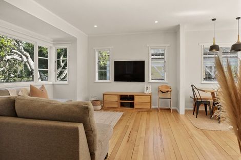 Photo of property in 8 Saint Winifreds Avenue, Hamilton East, Hamilton, 3216