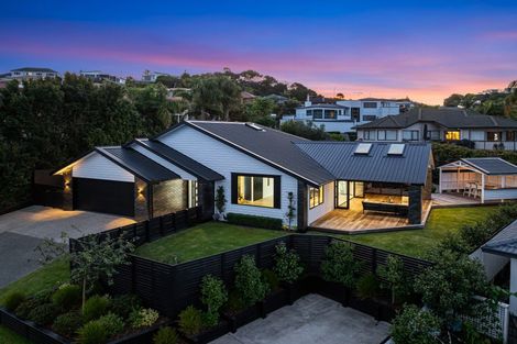 Photo of property in 4 Grovenor Drive, Orewa, 0931