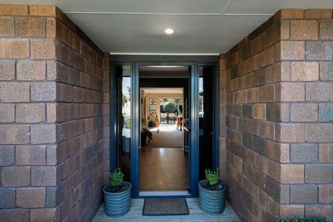 Photo of property in 17 Norfolk Drive, Cambridge, 3434