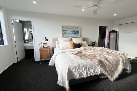 Photo of property in 2 Pohutukawa Avenue, Red Beach, 0932