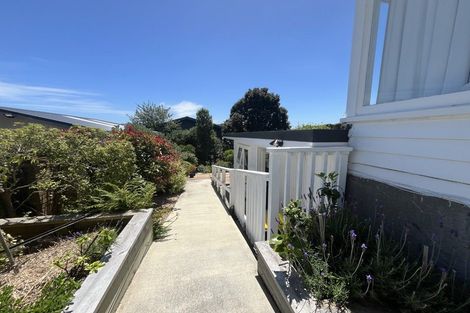 Photo of property in 2 Taupo Crescent, Plimmerton, Porirua, 5026
