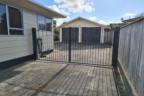 Photo of property in 35 Rhodes Drive, Kelvin Grove, Palmerston North, 4414