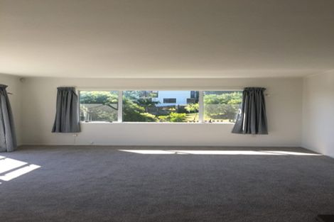 Photo of property in 303 Glenfield Road, Glenfield, Auckland, 0629