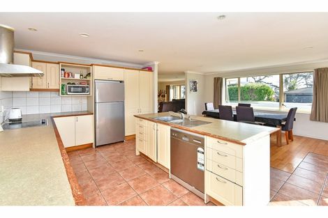 Photo of property in 14 Nicholas Gibbons Drive, Clendon Park, Auckland, 2103