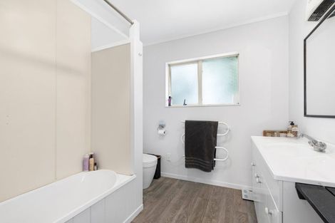 Photo of property in 17 Matangi Terrace, Snells Beach, 0920