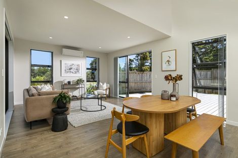 Photo of property in 1 Mcindoe Road, Kumeu, 0810
