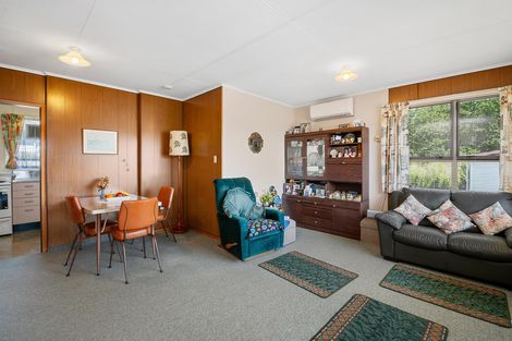 Photo of property in 2/124 Koutu Road, Kawaha Point, Rotorua, 3010