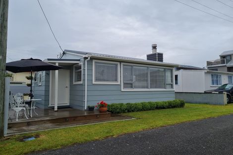 Photo of property in 90 Seventh Avenue, Urenui, 4377