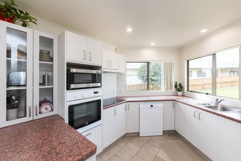 Photo of property in 63 Pacific Drive, Fitzherbert, Palmerston North, 4410