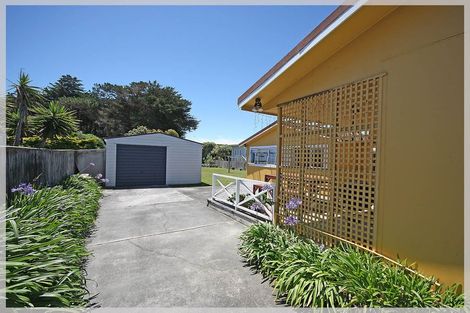 Photo of property in 9 Dewe Terrace, Foxton Beach, Foxton, 4815