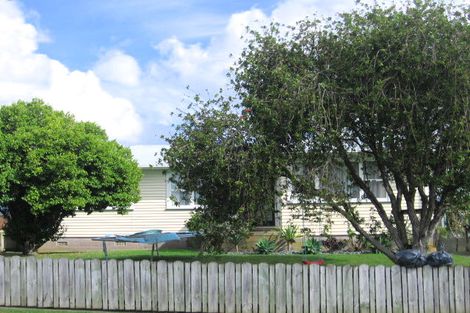 Photo of property in 8 Robert Burke Place, Henderson, Auckland, 0612