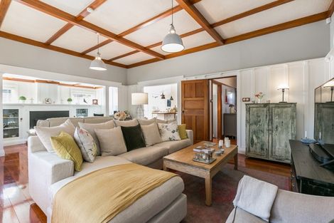 Photo of property in 47 Napier Terrace, Hospital Hill, Napier, 4110