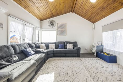 Photo of property in 16 Finlayson Avenue, Clendon Park, Auckland, 2103