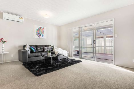 Photo of property in 3/63 Kenderdine Road, Papatoetoe, Auckland, 2025