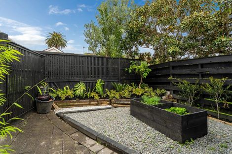 Photo of property in 2/57 Lake Road, Devonport, Auckland, 0624