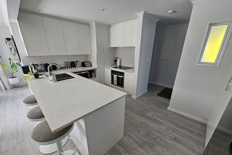 Photo of property in 19a Viridian Lane, Greenhithe, Auckland, 0632