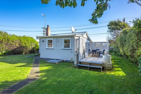 Photo of property in 37 Waimea Road, Waikanae Beach, Waikanae, 5036