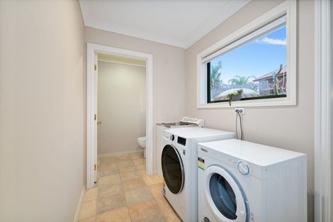 Photo of property in 30 South Kensington Way, Henderson, Auckland, 0612