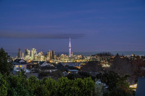 Photo of property in 26 Waimana Avenue, Northcote Point, Auckland, 0627
