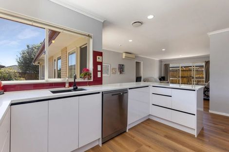 Photo of property in 39 Blackwood Drive, Wattle Downs, Auckland, 2103