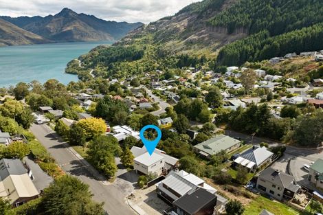 Photo of property in 8 Mackinnon Terrace, Sunshine Bay, Queenstown, 9300