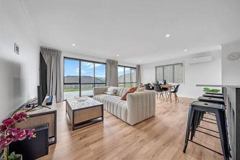 Photo of property in 13 Leathem Crescent, Pokeno, 2402