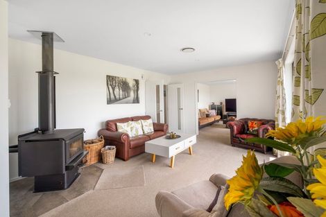 Photo of property in 24 Whitcombe Place, Darfield, 7571