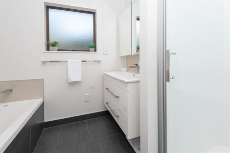 Photo of property in 17 Orinda Close, Botany Downs, Auckland, 2010