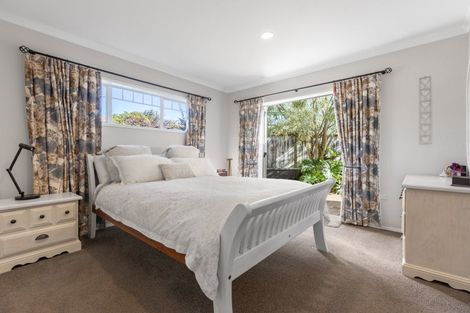Photo of property in 9 Taylor Place, Merrilands, New Plymouth, 4312