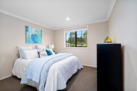 Photo of property in 30 South Kensington Way, Henderson, Auckland, 0612