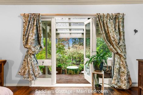 Photo of property in Saddlery Cottage, 3245 Paparoa-oakleigh Road, Paparoa, 0571