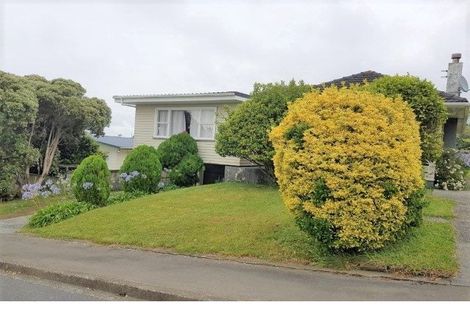 Photo of property in 27 Bellringer Crescent, Newlands, Wellington, 6037