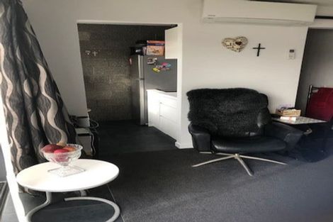 Photo of property in 16 Chapman Road, Te Atatu Peninsula, Auckland, 0610