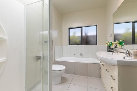 Photo of property in 48 Huntington Park Drive, Greenhithe, Auckland, 0632