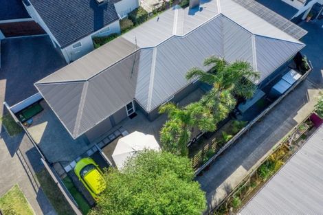 Photo of property in 13 Bradbury Road, Botany Downs, Auckland, 2010