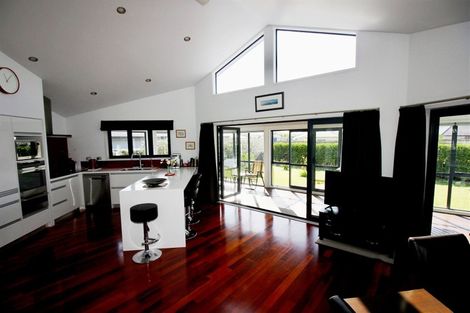 Photo of property in 18 Ringwood Place, Whitianga, 3510