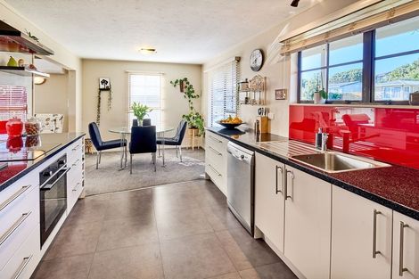 Photo of property in 6 Cleat Street, Whitby, Porirua, 5024