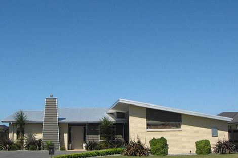 Photo of property in 6 Willowview Drive, Redwood, Christchurch, 8051