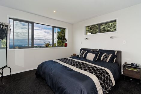 Photo of property in 23 Quinns Road, Waiatarua, Auckland, 0612