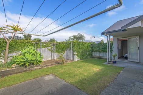 Photo of property in 12 Cloake Way, Palmerston North, 4414