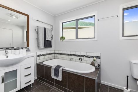 Photo of property in 31 Riddlers Crescent, Petone, Lower Hutt, 5012