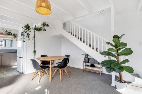 Photo of property in 2/506 Devonport Road, Tauranga South, Tauranga, 3112