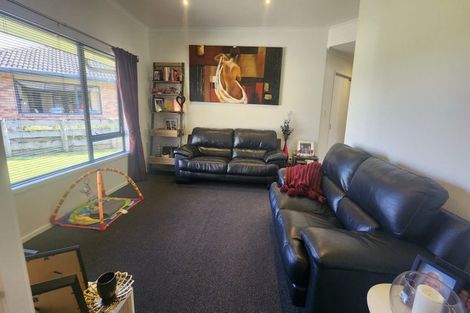 Photo of property in 15 Opal Avenue, Timberlea, Upper Hutt, 5018