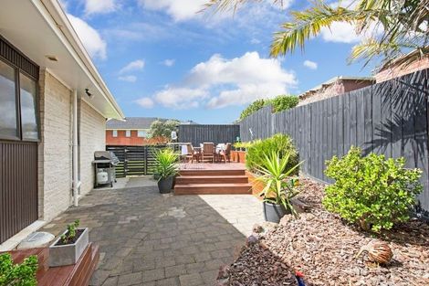Photo of property in 72 Gossamer Drive, Pakuranga Heights, Auckland, 2010