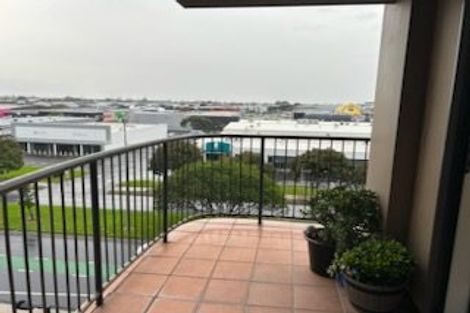 Photo of property in The Rennaissance, 5j/18 Ronwood Avenue, Manukau, Auckland, 2104