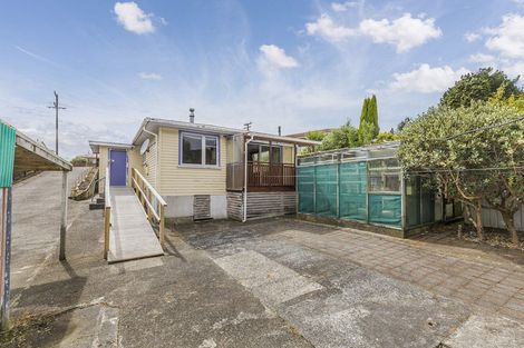Photo of property in 124 Sievers Grove, Cannons Creek, Porirua, 5024