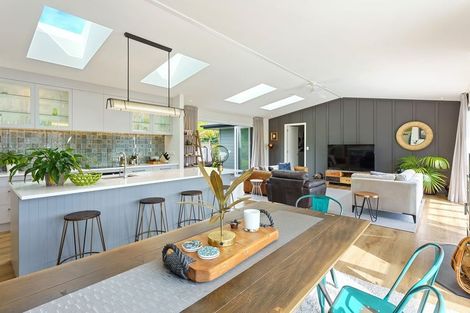 Photo of property in 6 Arapipi Way, Peka Peka, Waikanae, 5391