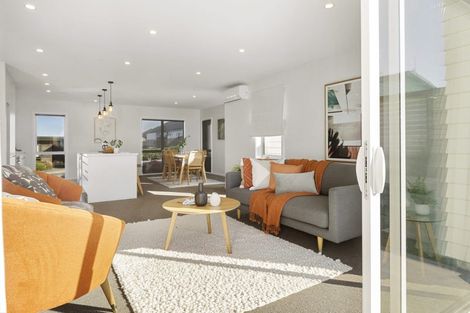 Photo of property in 12 Promontory Crescent, Newlands, Wellington, 6037