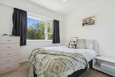 Photo of property in 767 East Coast Road, Northcross, Auckland, 0630