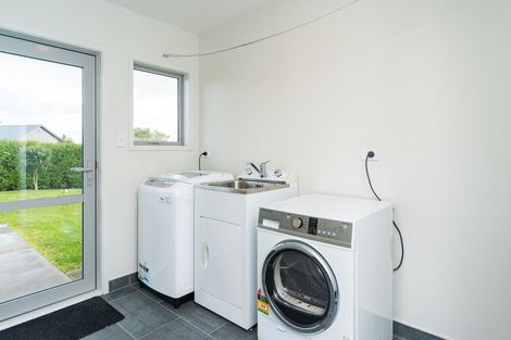 Photo of property in 74 Polson Hill Drive, Aokautere, Palmerston North, 4471